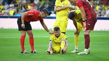 Alberto Moreno, en el suelo lesionado durante el partido de LaLiga que Villarreal CF y Real Betis.