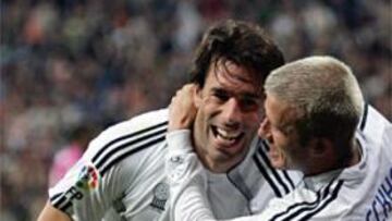 <B>CONFIADO. </B>Van Nistelrooy no duda de que Beckham estará en Zaragoza el sábado.
