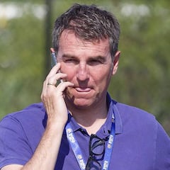 Robert cumple y cierra una plantilla para cinco cursos