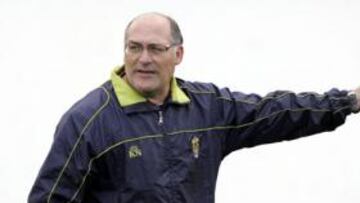 <b>CON LA BASE.</b> Manolo López entrena actualmente al Juvenil B de la Unión Deportiva.