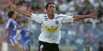 Lucas Barrios estuvo en Colo Colo en 2008-2009 y luego regresó en 2018, donde jugó 85 partidos y anotó 61 goles, con una media de 0,72 tantos por encuentro. Ganó dos títulos con el Cacique.