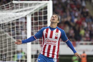Equipos en los que ha jugado: Toluca, Atlas y Chivas.
