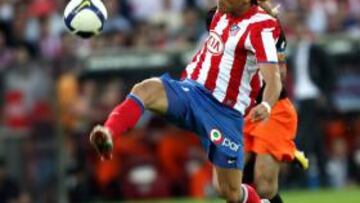 <b>EN LA CIMA. </b>Las actuaciones de Forlán sobre los terrenos le están ganando elogios de todas partes.