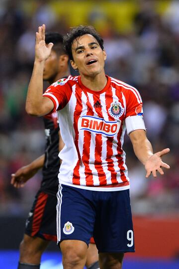 El máximo goleador del Rebaño Sagrado sorprendió a todos cuando fichó con uno de los máximos rivales de las Chivas, el Atlas.