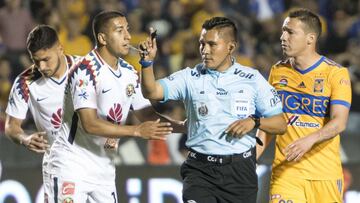 Fernando Guerrero realizó tres marcaciones distintas en una sola jugada. Gol para América, falta favorable a Tigres y penal para las Águilas.