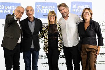 Xavier Sard, con el escritor y periodista, Juan Jos Mills, Gemma Nierga, el director y presentador del programa de radio 'A vivir que son dos das' de la Cadena SER, Javier del Pino y la directora de contenidos en la Cadena SER, Montserrat Domnguez.

 