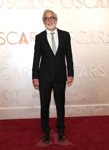 Jamie Kalven posa en la alfombra roja del Dolby Theatre.