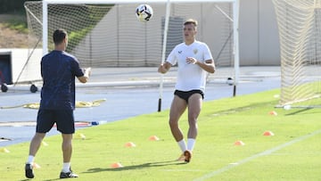 El Almer¨ªa se gasta 24¡ä2 millones tras el ascenso