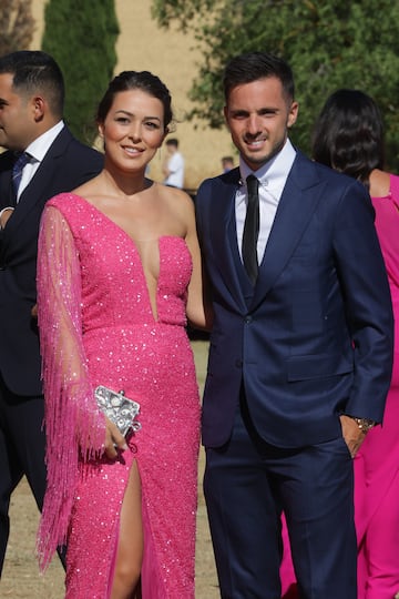 Pablo Sarabia y su novia en la boda de Dani Carvajal y Daphne Cañizares.