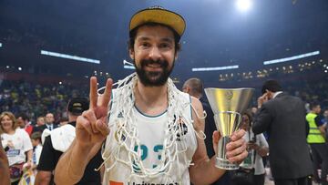 Sergio Llull celebrando la Euroliga con el Real Madrid tras vencer al Fenerbah&ccedil;e en la Final Four que acogi&oacute; el Belgrado Arena el 20 de mayo de 2018