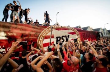 Así celebra Santiago Arias el título con el PSV en Eindhoven