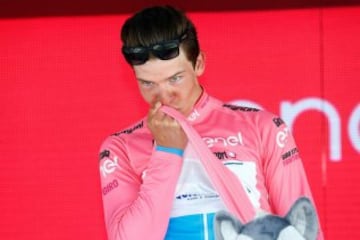 El luxemburgués Bob Jungels se viste de rosa en la décima etapa del Giro.