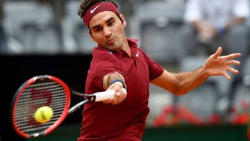 Federer tests back injury with Rome Masters win over Zverev