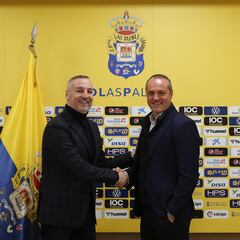 Luis Helguera renueva tres años