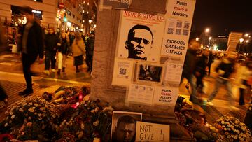 Flowers, lights and portraits sit at the memorial site for Russian opposition leader Alexei Navalny at Las Ramblas, in Barcelona, Spain, February 22, 2024.  REUTERS/Nacho Doce
