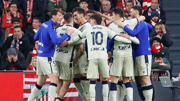 BILBAO, 16/01/2025.- Los jugadores de Osasuna celebran su tercer gol durante el partido de octavos de final de la Copa del Rey de fútbol entre Athletic y Osasuna que se disputa este jueves en San Mamés. EFE/ Miguel Tona