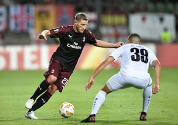 El jugador de Sant'Agata dè Goti es recordado por su paso por el Milán. Con los rossoneros comenzó su carrera y tras dos partidos pasó por Torino, Empoli, Modena, Piazenza y Nápoles antes de volver al Milan y jugar 304 partidos desde 2009 hasta junio de 2