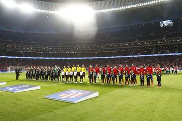 Formación de ambos equipos.