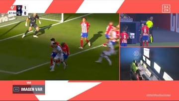 Acción revisada por el VAR.