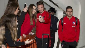 Sa&uacute;l, en la llegada ayer del Atl&eacute;tico a Bilbao para medirse al Eibar. 