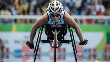 La atleta paral&iacute;mpica belga Marieke Vervoort compite durante la fina de 400 metros en clase T52 femeina durante los Juegos Paral&iacute;mpicos de R&iacute;o 2016.