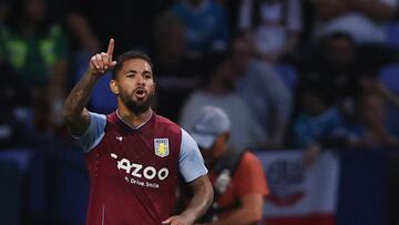 Soccer Football - Carabao Cup Second Round - Bolton Wanderers v Aston Villa - University of Bolton Stadium, Bolton, Britain - August 23, 2022 Aston Villa's Douglas Luiz celebrates scoring their first goal Action Images via Reuters/Molly Darlington EDITORIAL USE ONLY. No use with unauthorized audio, video, data, fixture lists, club/league logos or 'live' services. Online in-match use limited to 75 images, no video emulation. No use in betting, games or single club /league/player publications. Please contact your account representative for further details.