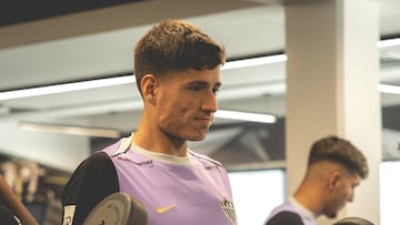 Otro golpe a Iván Román