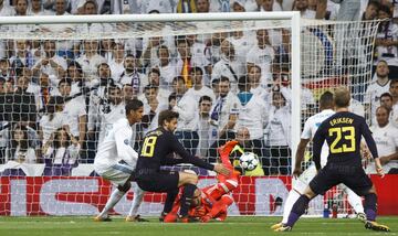 Llorente y Keylor Navas.