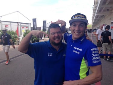 Se me cae el pelo o le gano su casco a Aleix