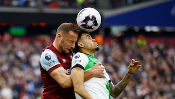 Soccer Football - Premier League - West Ham United v Liverpool - London Stadium, London, Britain - April 27, 2024 Liverpool's Luis Diaz in action with West Ham United's Vladimir Coufal Action Images via Reuters/John Sibley NO USE WITH UNAUTHORIZED AUDIO, VIDEO, DATA, FIXTURE LISTS, CLUB/LEAGUE LOGOS OR 'LIVE' SERVICES. ONLINE IN-MATCH USE LIMITED TO 45 IMAGES, NO VIDEO EMULATION. NO USE IN BETTING, GAMES OR SINGLE CLUB/LEAGUE/PLAYER PUBLICATIONS.