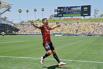 CARSON, CALIFORNIA - JUNE 30: Juan Brunetta #11 of UANL Tigres celebrates after scoring a goal during the first half of the Campeon de Campeones final against Club America at Dignity Health Sports Park on June 30, 2024 in Carson, California.   Kevork Djansezian/Getty Images/AFP (Photo by KEVORK DJANSEZIAN / GETTY IMAGES NORTH AMERICA / Getty Images via AFP)