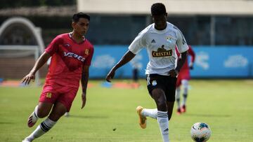 Mosquera da señales de su Sporting Cristal versión 2021