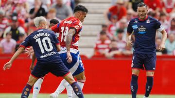 07-09 Granada CF-RC Deportivo correspondiente a la jornada 4 de la Liga Hypermotion (Segunda División) disputado en el Estadio Nuevo los Carmenes. En la imagen Reinier (Granada CF) y Lucas (RC Deportivo)