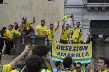 Miles de  seguidores del Cádiz se han desplazado hasta Oviedo para animar a su equipo 