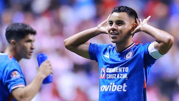 Soccer Football - Liga MX - Cruz Azul v Guadalajara - Estadio Cuauhtemoc, Puebla, Mexico - February 21, 2026 Cruz Azul's Carlos Rodriguez celebrates scoring their second goal REUTERS/Eloisa Sanchez