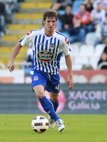 Vistió la camiseta del Depor la temporada 2010-11. Jugó 37 encuentros. 