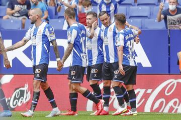 El delantero madrileño se adelantó en la salida de un córner y anotó el primer gol del partido.