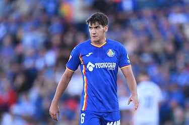 Aunque pertenece al Real Madrid juega cedido en el Getafe esta temporada 2025-26. 