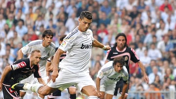 MADRID, SPAIN - AUGUST 29: Cristiano Ronaldo of Real Madrid shoots to score from the penalty spot during the La Liga match between Real Madrid and Deportivo La Coruna at the Estadio Santiago Bernabeu on August 29, 2009 in Madrid, Spain. (Photo by Jasper Juinen/Getty Images) *** Local Caption *** Cristiano Ronaldo