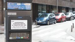 Cartel en un parqu&iacute;metro el que se indica la suspensi&oacute;n temporal del servicio SER.