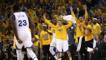 OAKLAND, CA - MAY 04: The Golden State Warriors bench reacts to a three-point basket hit by Draymond Green #23 against the Utah Jazz during Game Two of the NBA Western Conference Semi-Finals at ORACLE Arena on May 4, 2017 in Oakland, California. NOTE TO USER: User expressly acknowledges and agrees that, by downloading and or using this photograph, User is consenting to the terms and conditions of the Getty Images License Agreement.   Ezra Shaw/Getty Images/AFP
 == FOR NEWSPAPERS, INTERNET, TELCOS &amp; TELEVISION USE ONLY ==