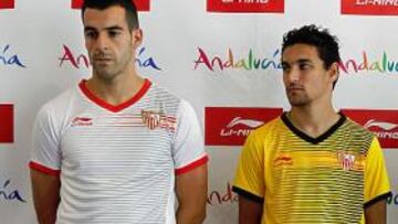 El Sevilla presenta sus equipaciones europeas