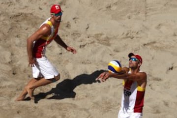 Herrera y Gavira caen en cuartos de final en la caldera de Copacabana. Se enfrentaban a los brasileños Cerutti y Oscar Schmidt, campeones del mundo.