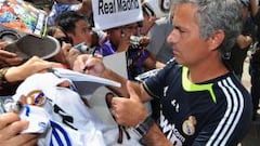 Las peñas han preparado pancartas pro Mourinho