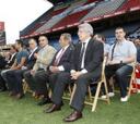 El Atlético impone la insignia de plata del club a 592 socios