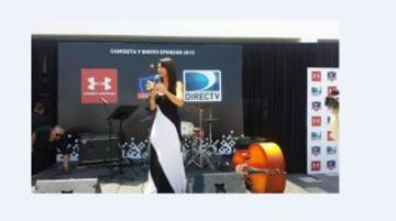 Colo Colo present&oacute; esta tarde su nueva camiseta para la temporada 2015.