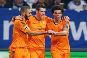 0-5. Bale celebra el quinto gol con Benzema y Pepe.