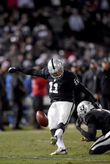 Y en ¨¦sta, los Raiders buscaron con ah¨ªnco el touchdown que les diera el triunfo por la v¨ªa r¨¢pida, pero tuvieron que conformarse con el field goal de Janikowski. Afortunadamente para ellos, la defensa estuvo a la altura y los Chargers ni siquiera lograron el primer down.
