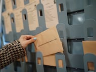 Castellanoleoneses votan en un colegio electoral, a 15 de marzo de 2026, en Salamanca, Castilla León (España). Los ciudadanos están convocados a las urnas en las elecciones autonómicas a las Cortes de Castilla y León de 2026 para elegir a los 82 procuradores que compondrán el parlamento autonómico.
15 MARZO 2026 ELECCIONES AUTONÓMICAS
Manuel Ángel Laya / Europa Press
15/03/2026