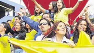 <b>TRICOLOR A TOPE. </b>La marea Tricolor está invadiendo las gradas de los estadios alemanes.